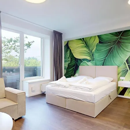 Jungle In Centre W Ac